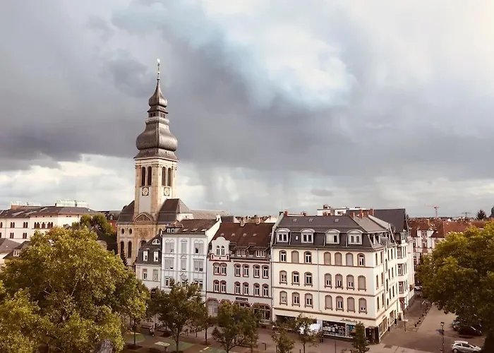 Stilvolles Mit Balkon 15min Airport Apartman